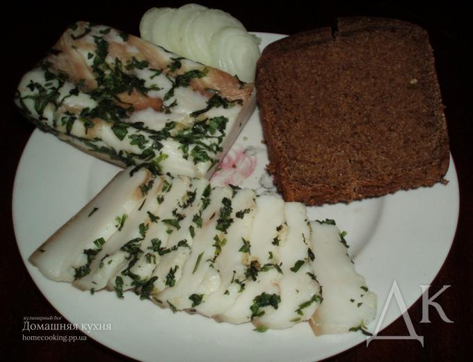 Соленое сало с чесноком и зеленью