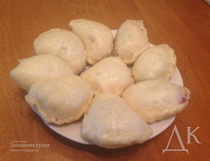 Паровые вареники с вишней