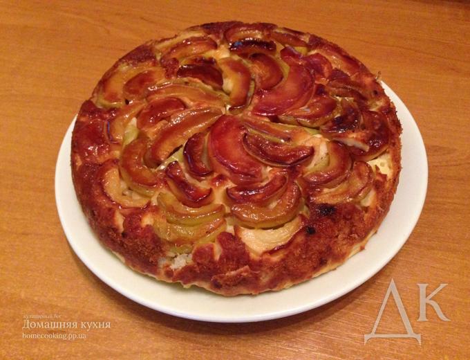 Пирог из творога и яблок